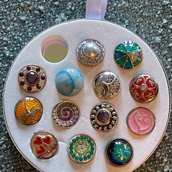 Kameleon jewelry box with five rings size 6 and 40 jewel pops as shown. - Picture 16 of 16